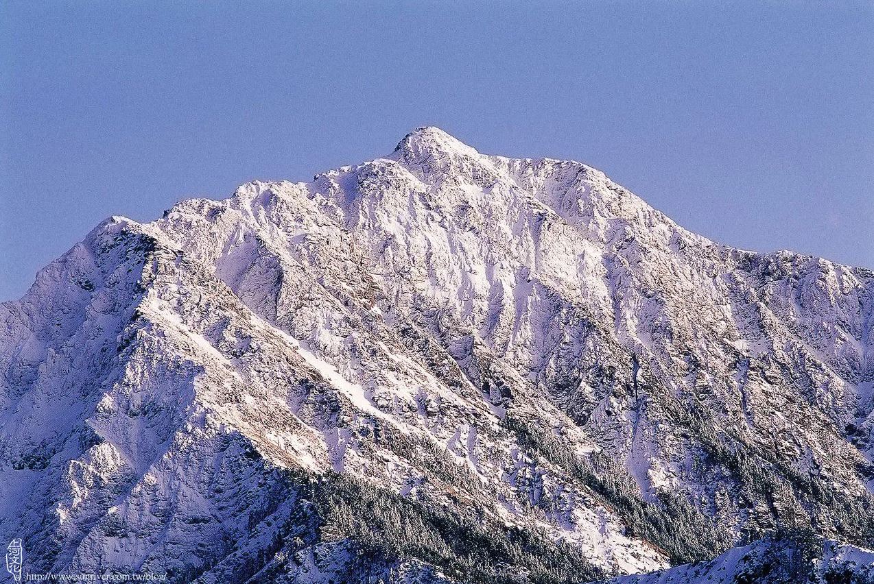 擁有冰河香味的大山「南湖大山」